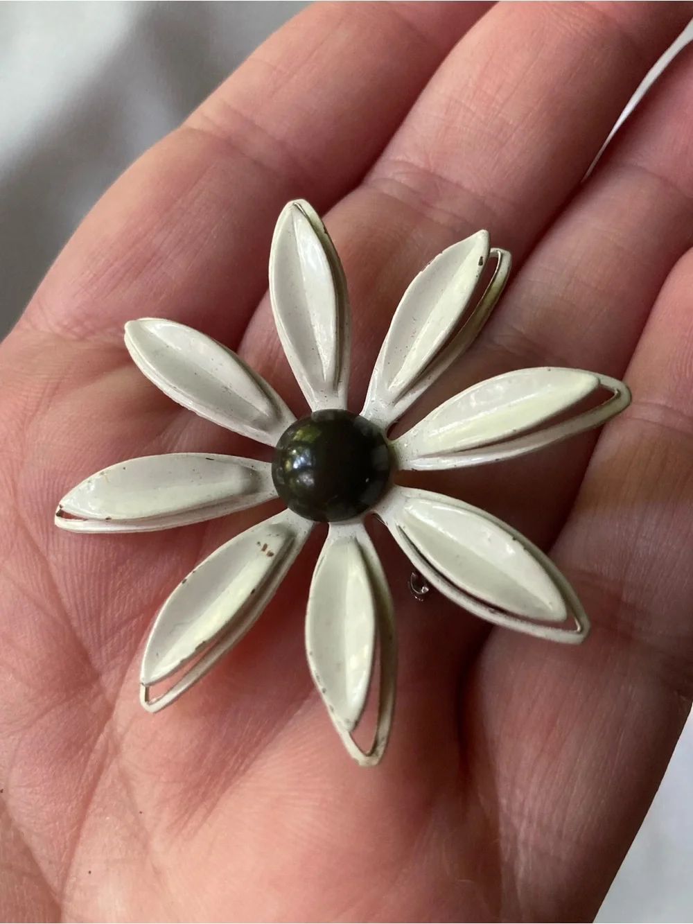 Vintage Flower Power Layered Petal White Enamel Daisy Brooch Pin w/ Dark Center!